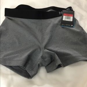 New with tags- Nike Pro women’s Short - Sz L